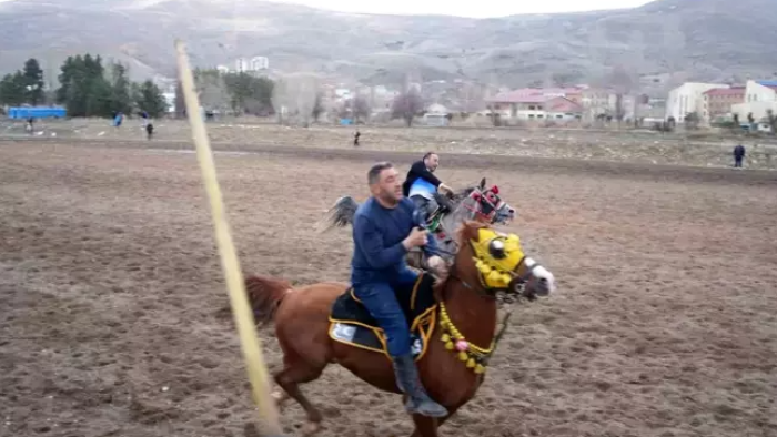 Bayburt'ta Ramazan Bayramı'nda Cirit Müsabakası